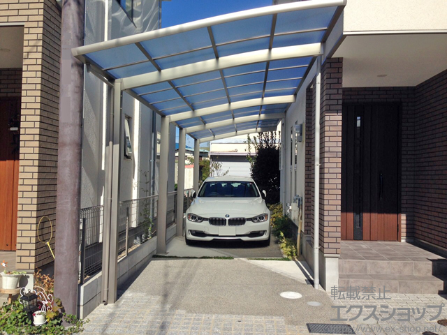 大阪府豊中市ののカーポート ネスカR (ラウンドスタイル) 縦連棟 積雪〜20cm対応 施工例