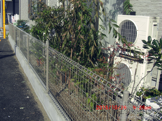 東京都杉並区ののフェンス・柵 イーネットフェンス1M型 間仕切り柱タイプ 施工例