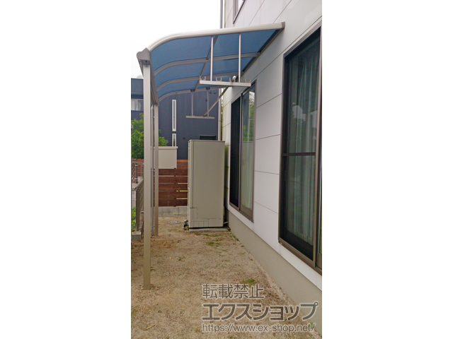 福岡県直方市のの物置・屋外倉庫、テラス屋根 プレシオステラス R型 テラスタイプ 単体 積雪〜20cm対応＋吊下げ物干し 標準 2本入 施工例