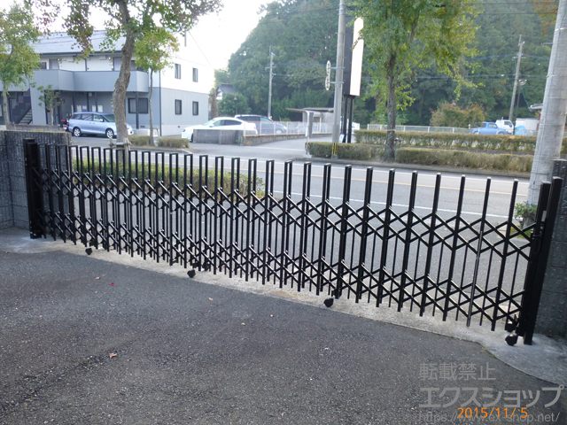 福岡県筑紫野市ののカーゲート トリップゲート ペットガード型 ノンレール 片開き 54S 施工例