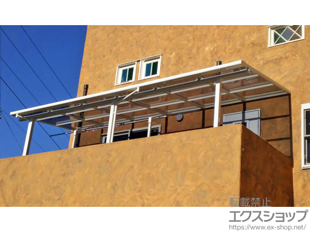栃木県那須烏山市のLIXIL リクシル（トステム）のバルコニー・ベランダ屋根 ライザーテラスII F型 屋根タイプ 連棟 積雪〜20cm対応 施工例