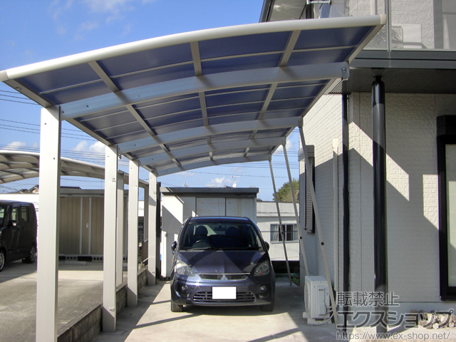 福岡県飯塚市ののカーポート レイナポートグランZ 縦連棟　積雪〜20cm対応＋着脱式サポート 標準・ハイルーフ兼用 2本入り×2セット＋屋根ふき材補強部品（2セット） 施工例