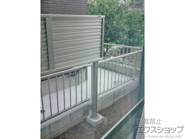 鹿児島県鹿児島市ののフェンス・柵 レスティナフェンス(上段)5型 目隠しルーバー/(下段)なし 2段支柱＜自立建て用＞ 施工例