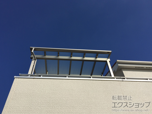千葉県市川市ののバルコニー・ベランダ屋根 ヴェクターテラス F型 1500 屋根タイプ 単体 積雪〜50cm対応＋吊り下げ物干し 標準 2本入り×1セット 施工例