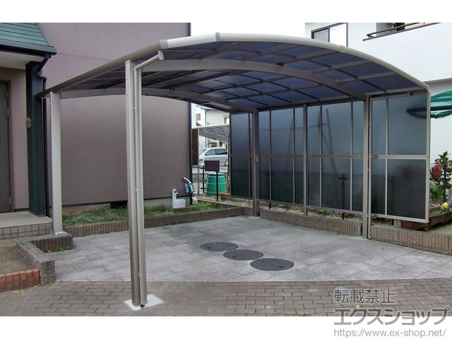 福岡県朝倉郡筑前町ののカーポート ネスカR (ラウンドスタイル) ワイド 積雪〜20cm対応＋ネスカR 異形対応＋サイドパネル 施工例