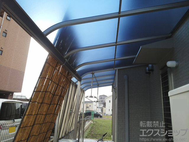 福岡県福岡市ののテラス屋根 ヴェクターテラス R型 テラスタイプ 単体 積雪〜20cm対応＋ヴェクターテラス 片入隅用部品箱＋吊り下げ物干し 上下可動タイプ 着脱式 施工例