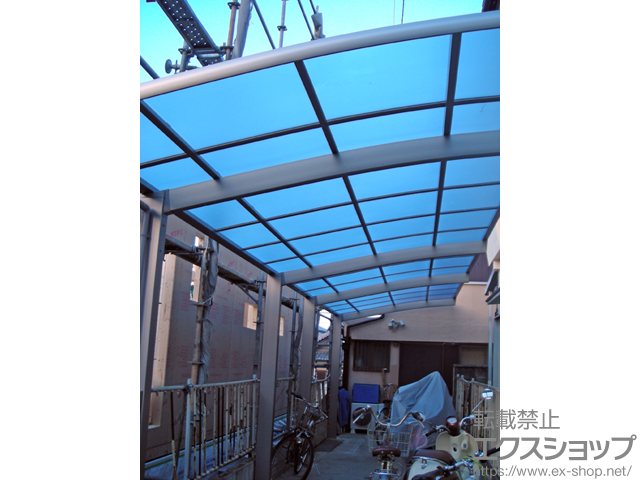 大阪府泉南市ののカーポート ネスカR (ラウンドスタイル) 縦連棟 積雪〜20cm対応 施工例