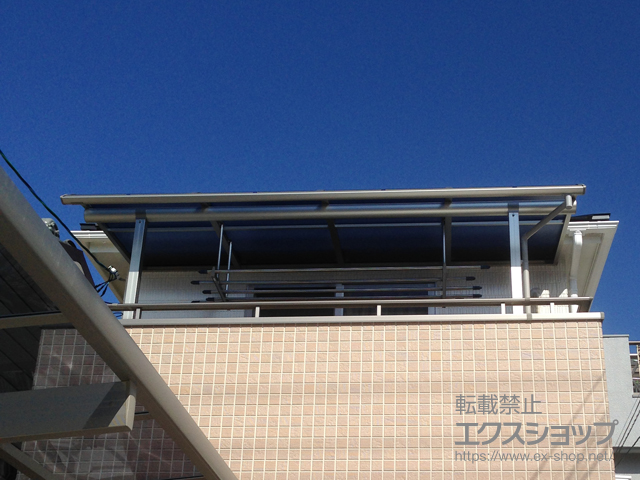大阪府大阪市ののバルコニー・ベランダ屋根 プレシオステラス R型 屋根タイプ 単体 積雪〜20cm対応＋吊下げ物干し 標準 2本入 施工例