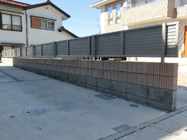 埼玉県深谷市ののフェンス・柵 ミエーネフェンス 目隠しルーバータイプ 自由柱施工 施工例