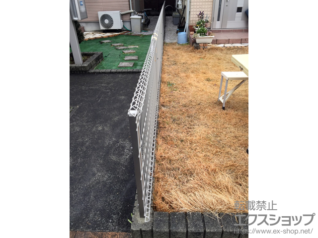 東京都東久留米市のLIXIL リクシル(新日軽)のフェンス・柵 メッシュフェンスA型 自在柱式 施工例