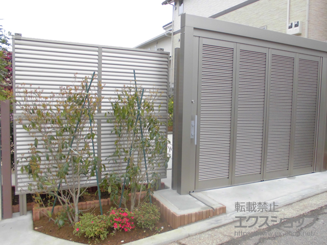 神奈川県横浜市ののフェンス・柵 カムフィＸ9型 ルーバータイプ 2段施工フリー支柱タイプ 施工例