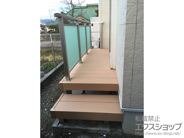 神奈川県海老名市ののウッドデッキ リウッドデッキ 200＋段床セット 片側面タイプ(1段)＋シンプルモダンデッキフェンス 施工例