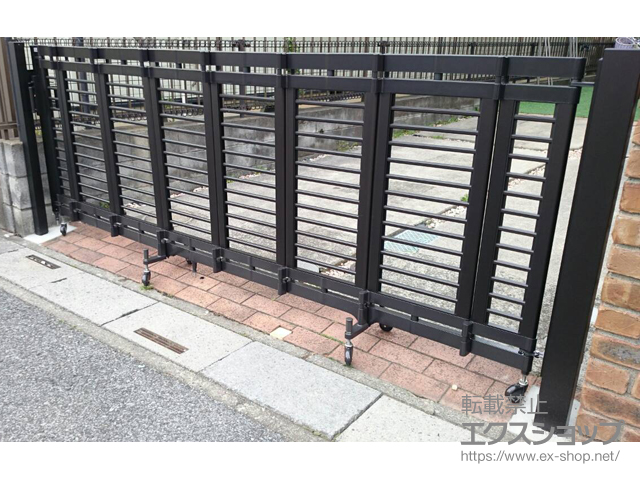 埼玉県草加市ののカーゲート シャレオ伸縮1型 ノンレール 片開き 310Ｓ 施工例