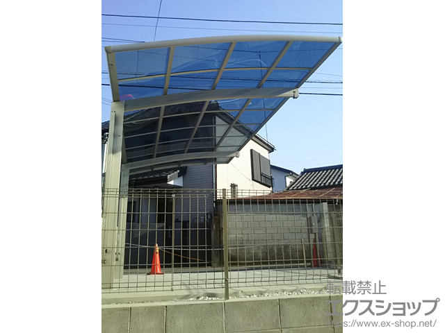 神奈川県横浜市ののカーポート レイナポートグラン　積雪〜20cm対応＋着脱式サポート 標準・ハイルーフ兼用 2本入り×1セット 施工例