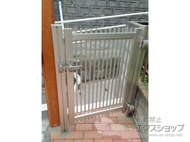 神奈川県横浜市のの門扉 レスティン門扉 11型 片開き　門柱使用 施工例