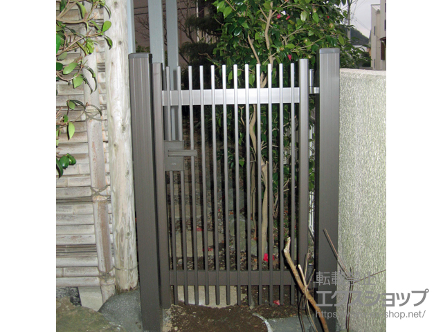 神奈川県三浦郡葉山町のの門扉 ハイ千峰 片開き　柱使用 施工例