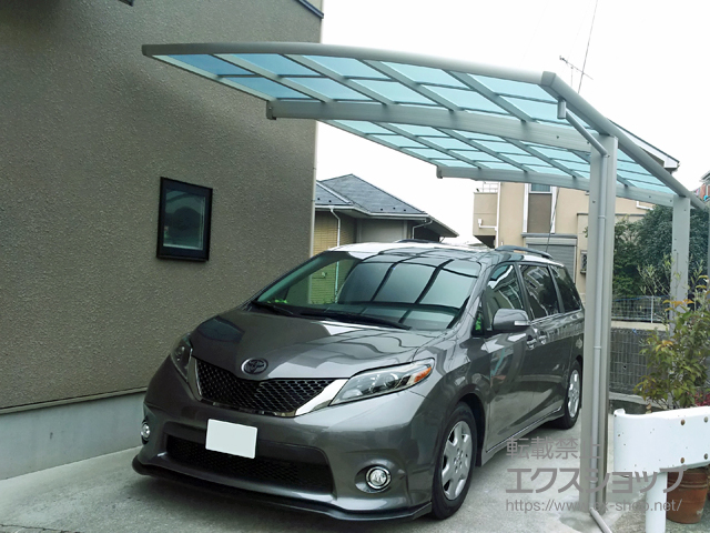 神奈川県川崎市ののカーポート レイナポートグラン　積雪〜20cm対応＋着脱式サポート 標準・ハイルーフ兼用 2本入り×1セット 施工例