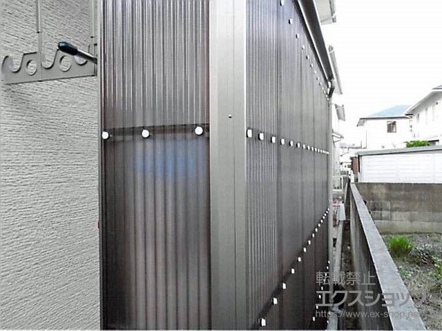 岡山県倉敷市のLIXIL リクシル（トステム）のストックヤード フリーヤード 袖付タイプ 積雪〜20cm対応 施工例