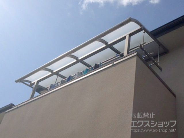 奈良県奈良市ののバルコニー・ベランダ屋根 スピーネ R型 屋根タイプ 単体 積雪〜20cm対応＋吊り下げ物干しBセット 標準 2本入り×1セット 施工例