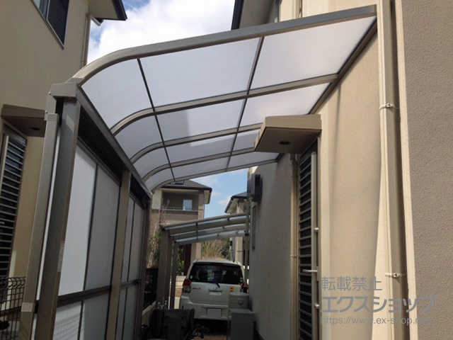 奈良県奈良市ののテラス屋根 スピーネ R型 テラスタイプ 単体 積雪〜20cm対応＋前面スクリーン 2段 施工例