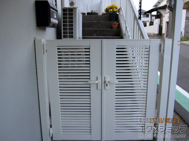 神奈川県横浜市のの門扉 ライシス門扉 1型 細横桟 両開き 柱使用 施工例