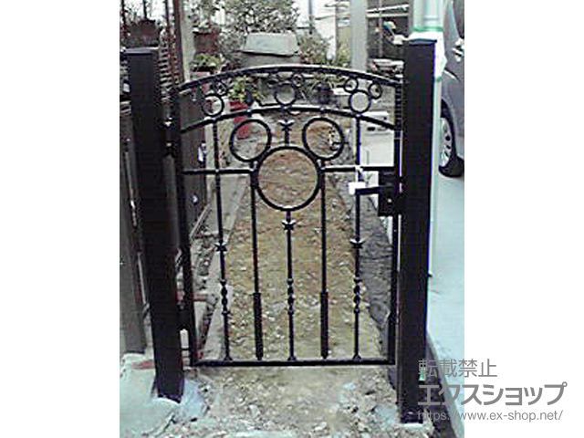 大阪府高槻市のLIXIL リクシル(新日軽)の門扉 ディズニー門扉ミッキーA型 片開き 角門柱式 施工例