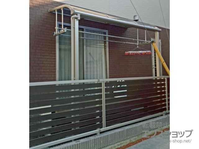 静岡県藤枝市ののテラス屋根 プレシオステラス R型 テラスタイプ 単体 積雪〜20cm対応＋吊下げ物干し 標準 2本入×1セット 施工例