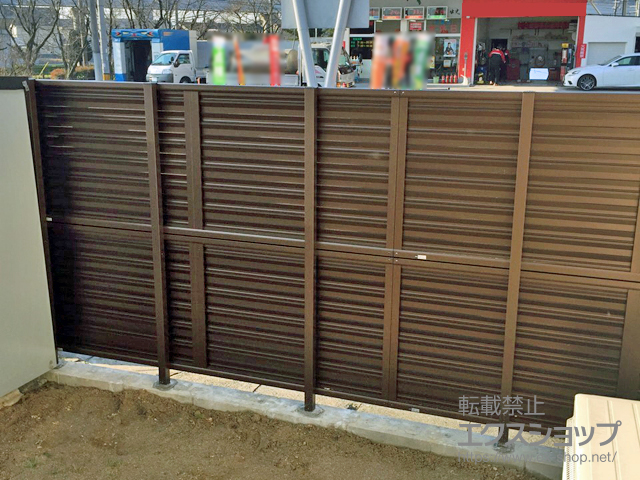 福岡県京都郡苅田町ののフェンス・柵 ミエーネフェンス 目隠しルーバータイプ 自由柱施工 施工例