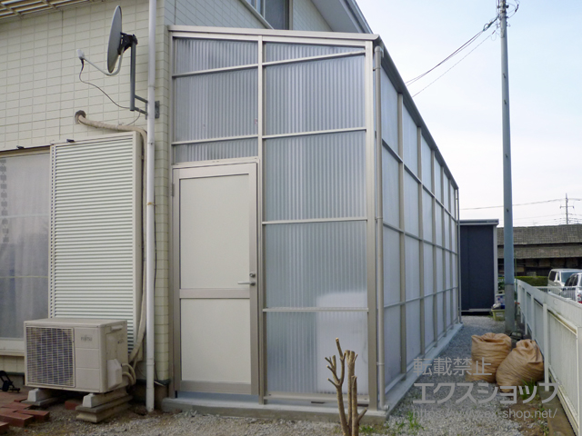 埼玉県さいたま市ののストックヤード ストックヤードII 両側ドア付きタイプ 積雪〜50cm対応＋水平式物干し 木造躯体用 標準タイプ 2本入×1セット 施工例