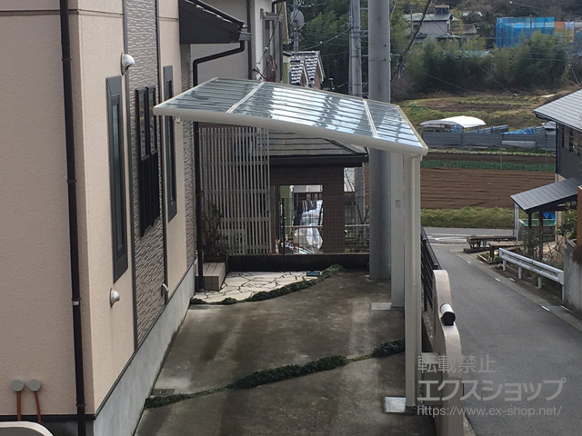 神奈川県伊勢原市ののカーポート ネスカR (ラウンドスタイル) 積雪〜20cm対応＋着脱式サポート ロング柱(H25)用 2本入×1セット＋屋根材ホルダー 57型用 2セット分×1セット 施工例