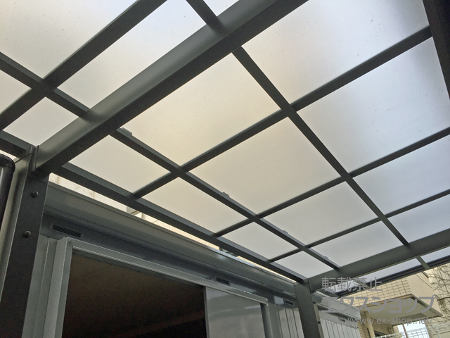 東京都江戸川区ののテラス屋根 フーゴF テラスタイプ　単体 積雪〜20cm対応＋テラス対応躯体すき間ふさぎ材 施工例