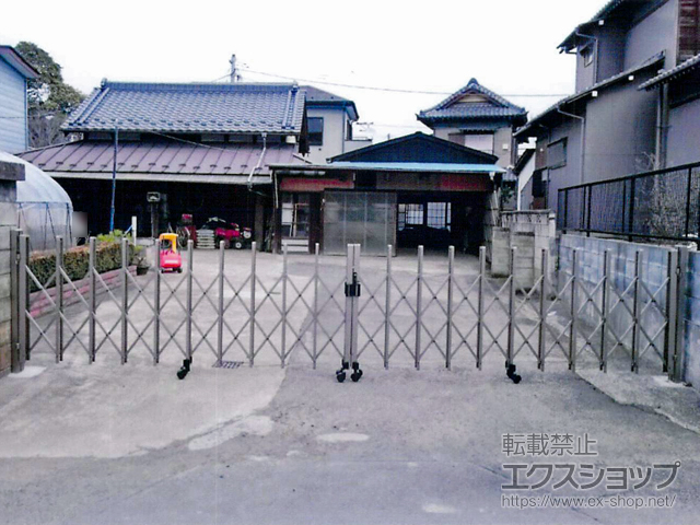 埼玉県三郷市ののカーゲート トリップゲート RB型 ノンレール 両開き 60W(30S+30M) 施工例