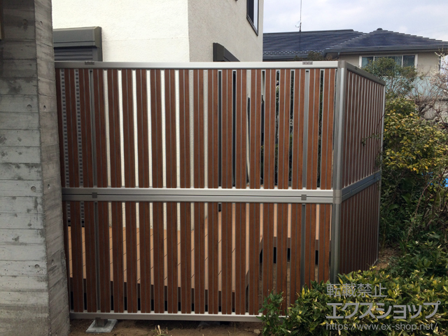 千葉県船橋市ののフェンス・柵 ルシアスフェンスF03型 たて半目隠し 木調カラー 2段支柱 施工例