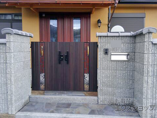 奈良県葛城市のの門扉 ジオーナ門扉 TC型 両開き マテリアルカラー　柱使用 施工例