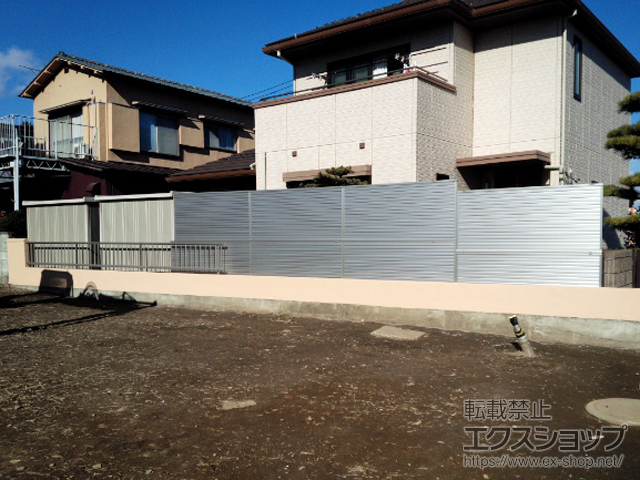 栃木県小山市ののフェンス・柵 ミエーネフェンス 目隠しルーバータイプ 2段支柱 自立建て用（パネル2段） 施工例