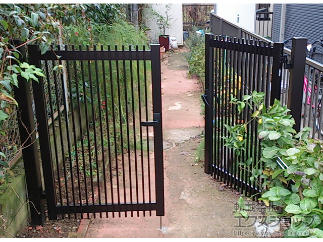 神奈川県川崎市のの門扉 レスティン門扉 11型 両開き 門柱使用 施工例