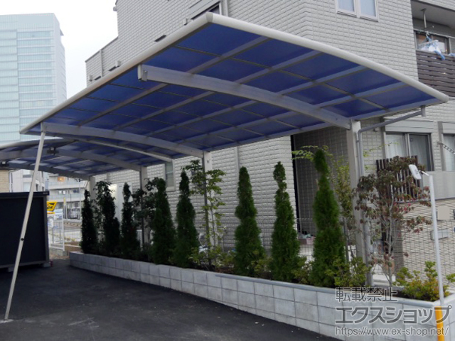 神奈川県海老名市ののカーポート レイナポートグラン　積雪〜20cm対応＋着脱式サポート　標準・ハイルーフ兼用　2本入り×1セット 施工例