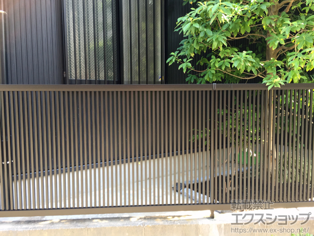 神奈川県横須賀市ののフェンス・柵 ライシスフェンス 2型 細たて桟 フリーポールタイプ 施工例