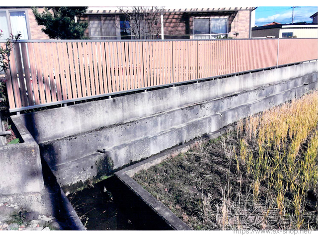 富山県富山市ののフェンス・柵 ルシアスフェンスF03型 たて半目隠し 木調カラー 自由柱施工 施工例