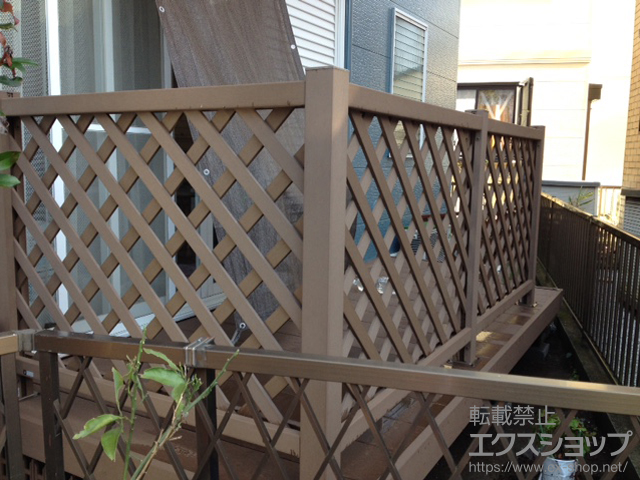 神奈川県横浜市ののウッドデッキ リウッドデッキ 200＋リウッドデッキフェンス2型＜ラチス格子＞＋独立式 リウッド ステップ2型 施工例