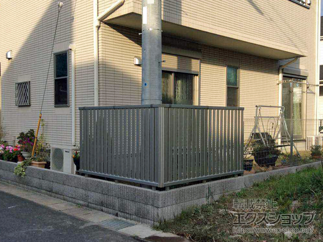 千葉県千葉市ののフェンス・柵 エクスラインフェンス22型 たて半目隠しタイプ 自由柱 施工例