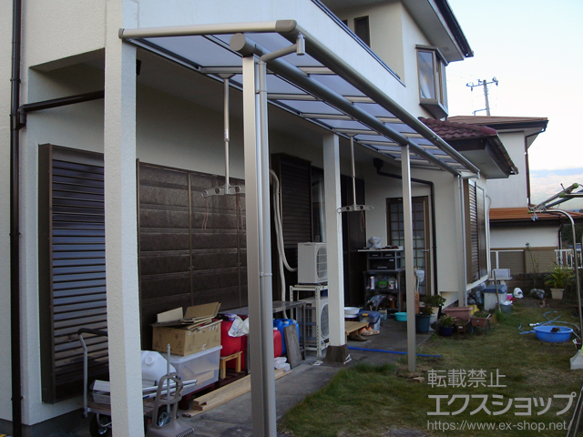 静岡県富士宮市ののテラス屋根 ヴェクターテラス F型 テラスタイプ 連棟 積雪〜20cm対応＋上下稼働物干し 着脱機能付き 標準 2本入り 施工例