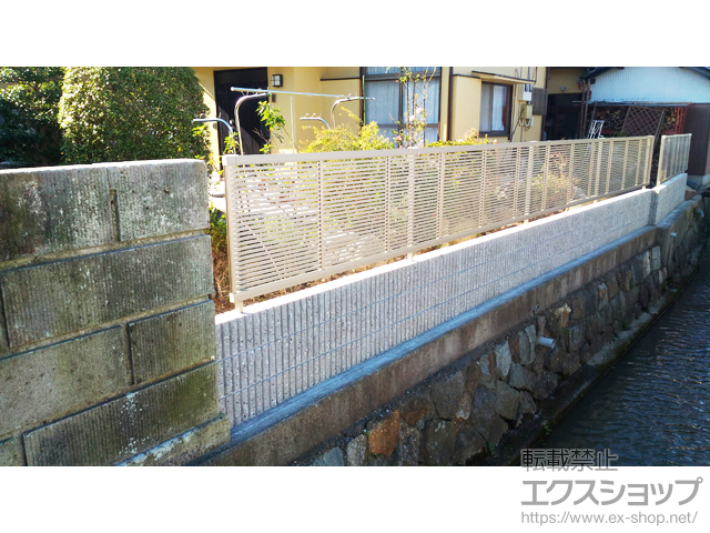 滋賀県東近江市ののフェンス・柵 ライシスフェンス 1型 細横桟 フリーポールタイプ 施工例