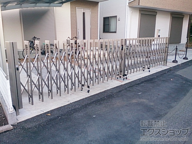 埼玉県上尾市ののカーゲート アルシャインII M型 Aタイプ ノンレール 両開き 680W 施工例