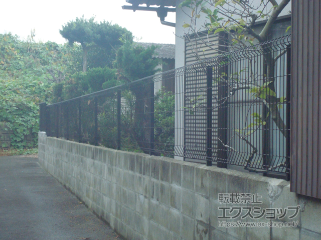 香川県高松市ののフェンス・柵 イーネットフェンス2F型 自由柱施工 施工例