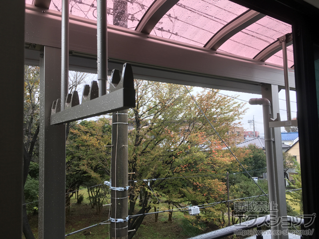 東京都板橋区ののバルコニー・ベランダ屋根 ヴェクターテラス R型 1500 屋根タイプ 単体 積雪〜50cm対応＋吊り下げ式 固定物干し 施工例