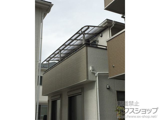埼玉県三郷市ののバルコニー・ベランダ屋根 プレシオステラス R型 屋根タイプ 連棟 積雪〜20cm対応 施工例