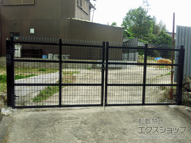 京都府亀岡市のの門扉 【特注】メッシュフェンスG10 門扉 両開き 柱使用 施工例