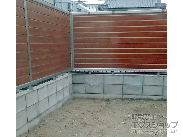 愛知県名古屋市ののフェンス・柵 ルシアスフェンスF02型 横目隠し 木調カラー 自由柱施工 施工例