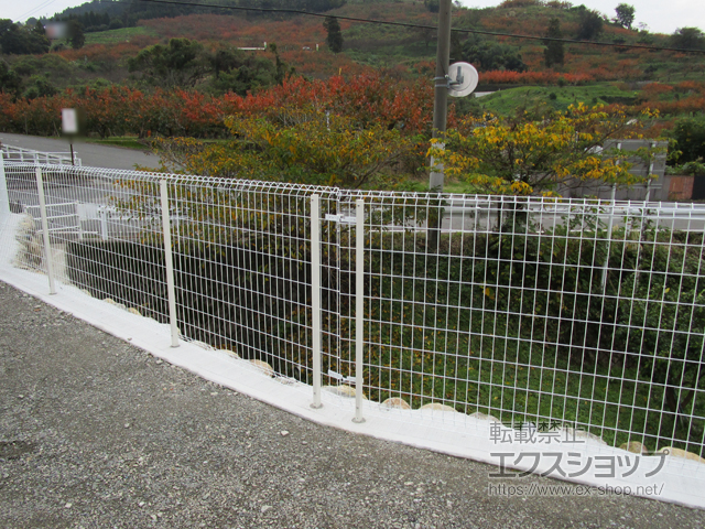 福岡県朝倉市ののフェンス・柵 イーネットフェンス1F型 自由柱施工 施工例